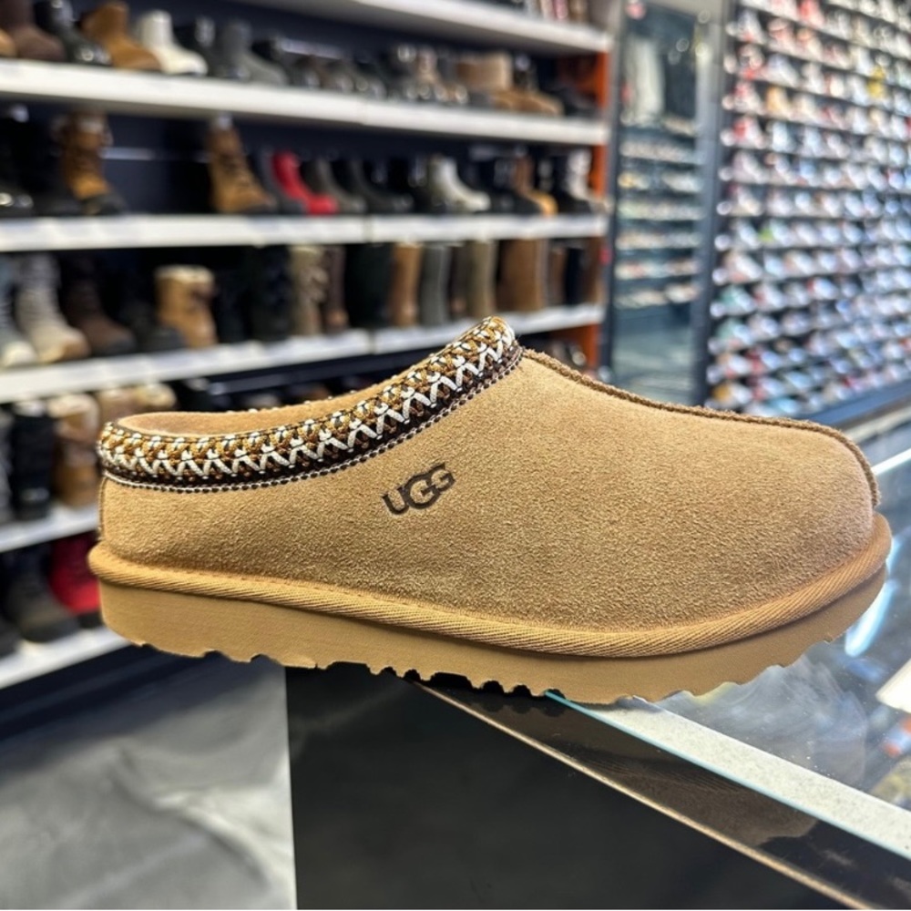 UGG Tasman Women’s Slipper size 9. Brand new.